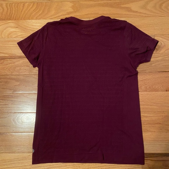 Lulu lemon breathable tshirt - Picture 2 of 2